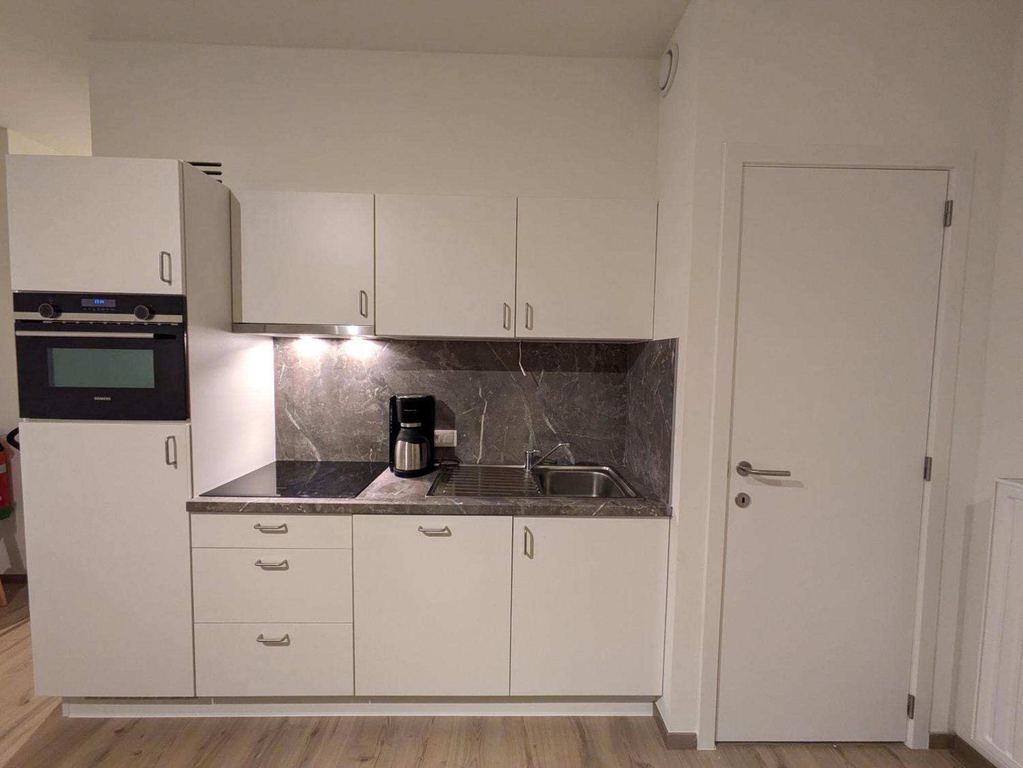 New Modern In The Heart Of T73 Apartment